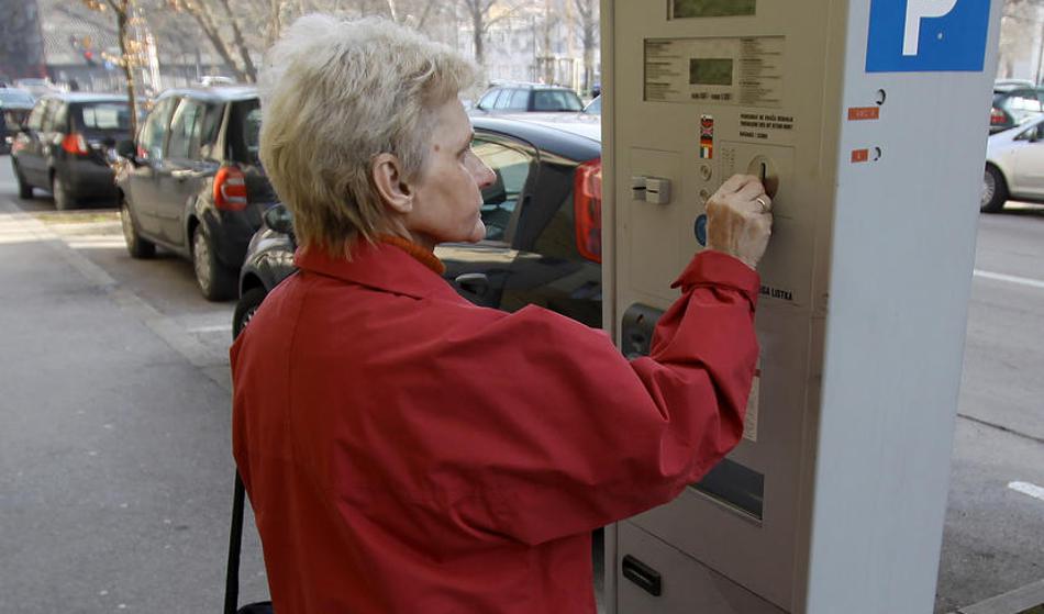 Parkiranje se je spet podražilo, kmalu tudi več plačljivih con