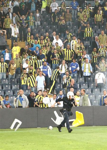 navijači policija izgredi incidenti Fenerbahče Galatasaray turška liga Turčija I