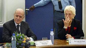 Glavni sodnik sodišča Fausto Pocar in glavna tožilka Carla Del Ponte, na Hrvaške