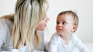 otrok dojenček mati govor
