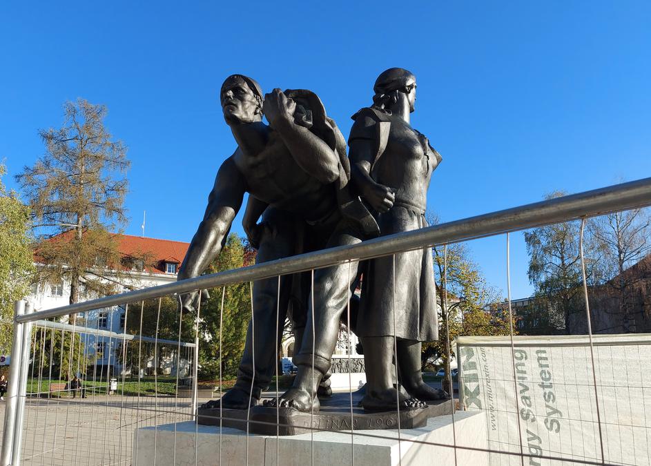 Kipi, Slovenski trg, Kranj, obnova, Lojze Dolinar