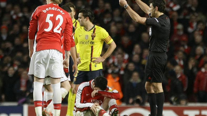 Cesc Fabregas bo zaradi zloma noge manjkal vsaj šest tednov. (Foto: Reuters)