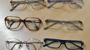 Nekaj primerkov brezplačnih očal. (Foto: Dejan Mijovič)