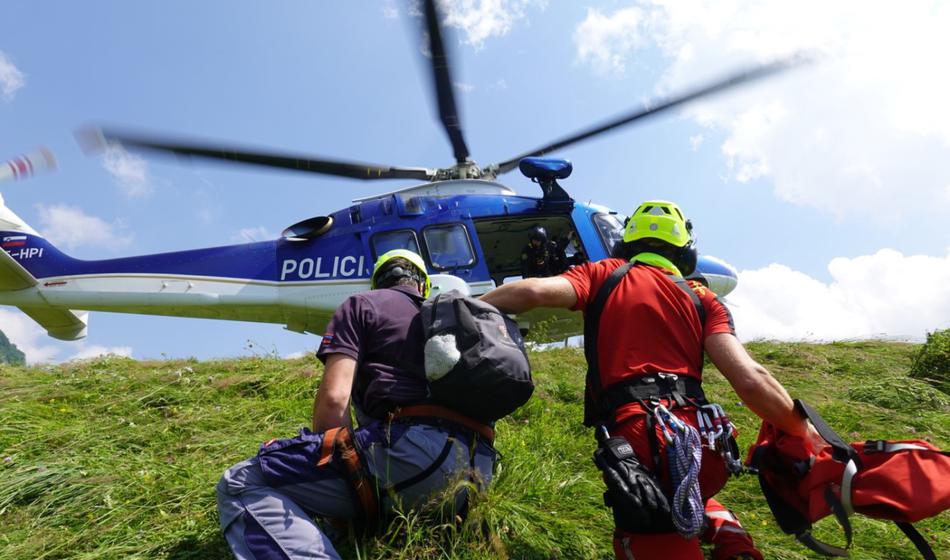 Reševanje: 13-letno deklico v bolnišnico odpeljal helikopter