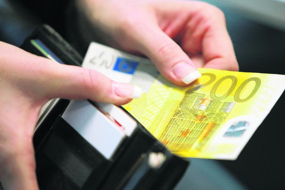 ilustracija 200 Evrov, Euro, bankovec, denarnica, placilo, denar, valuta, foto: 
