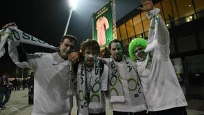 Navijači so bili pred tekmo slovenskih fantov že odlično razpoloženi. (Foto: Saš