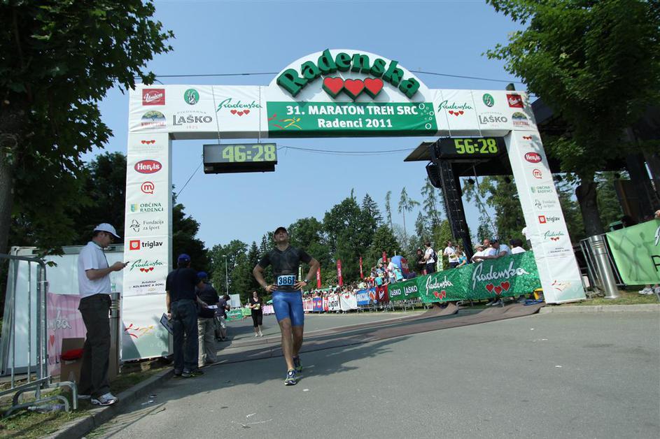 Če želite visokoresolucijsko fotografijo, nam pošljite elektronsko sporočilo na 