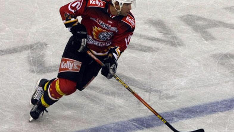 Anže Terlikar je k zmagi Jesenic nad Albo prispeval dva zadetka.