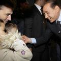Berlusconija so na volišču pričakali navdušeni privrženci. Ali bodo njihovi obra