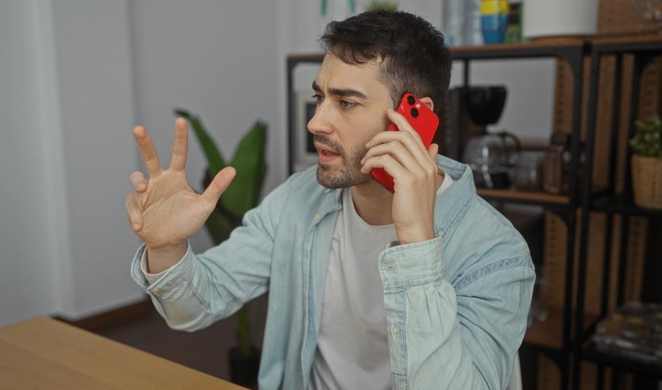 Šok pri klicu na 113: Namesto policije se je oglasil nekdo drug