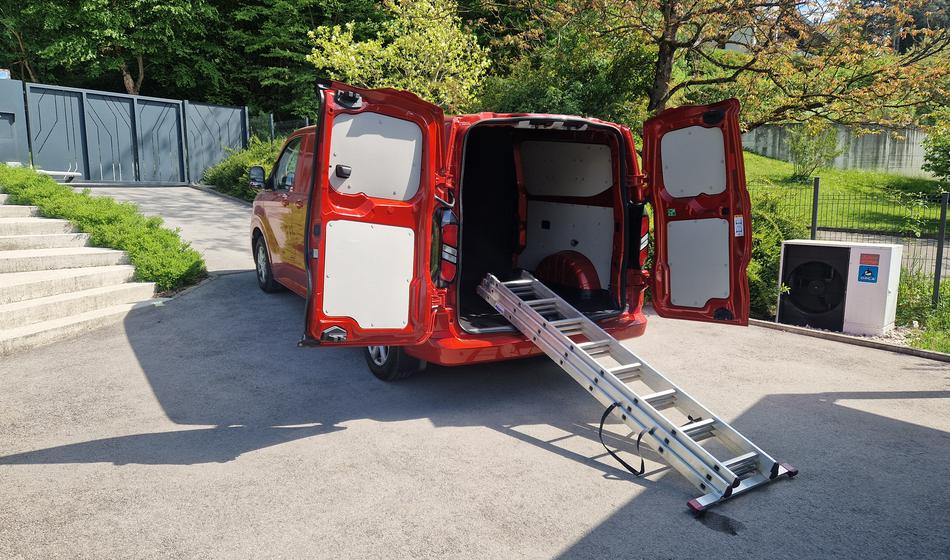Pri Fordu so čarali: Trik za 5 sedežev in prevoz dolgih predmetov