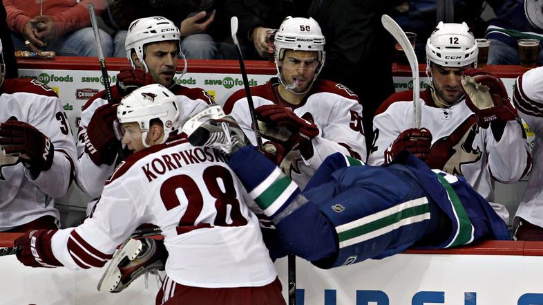 nhl boston phoenix vancouver