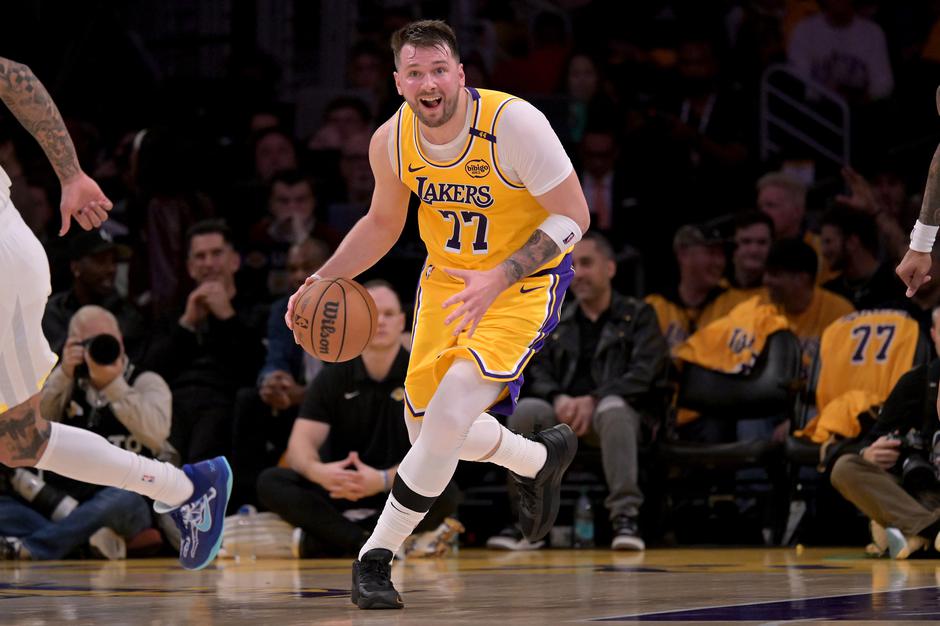 Luka Dončić dres 77 lakers | Avtor: Profimedia