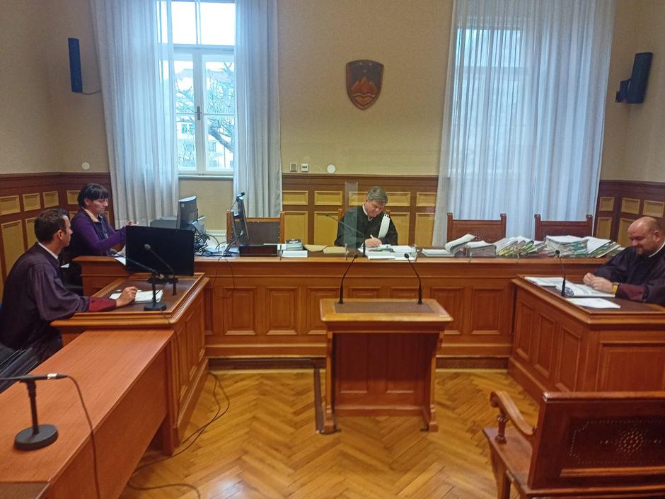 Sodišče-Mesec-Snežič-9.3.2023 | Avtor: D. M.