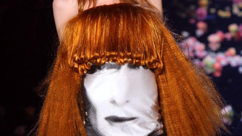 Manekenka s kreacijo Sonie Rykiel, za katero je oblikovalka navdih našla ob pogl