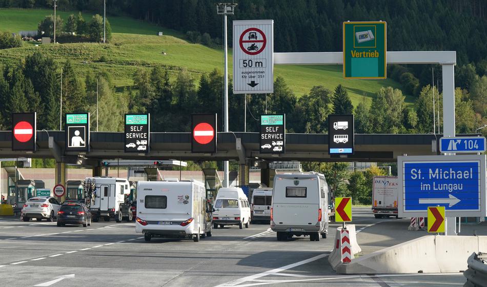Kar dve sosedi z novim letom dražita cestnine
