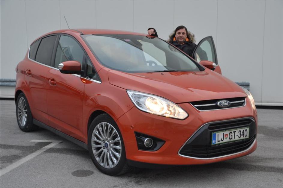 Bojan Emeršič v družinskem zmagovalcu izbora za Žurnalov avto leta 2011 - ford c