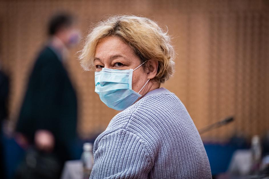 Mateja Logar, infektologinja