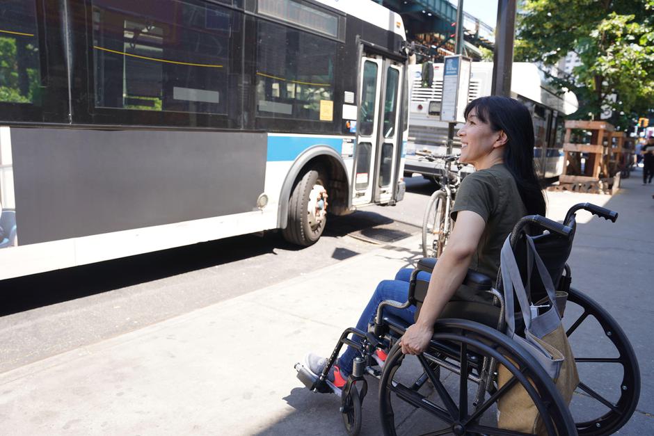 Avtobus, invalid | Avtor: Profimedia