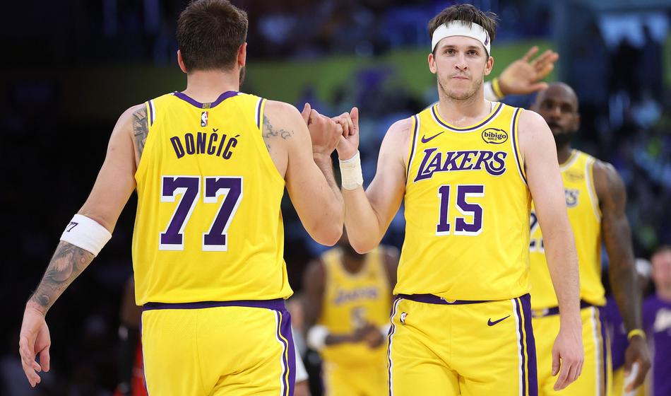 Najprej Dončić, zdaj poškodovan še Reaves