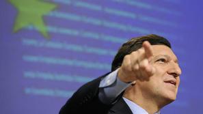 Jose Manuel Barroso je na vrhu EU dobil enoglasno podporo za še en mandat predse