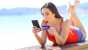 Ženska, kartica, plaža, telefon