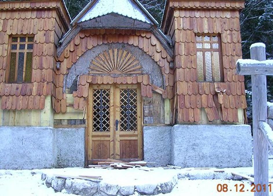 Poškodovana ruska kapelica