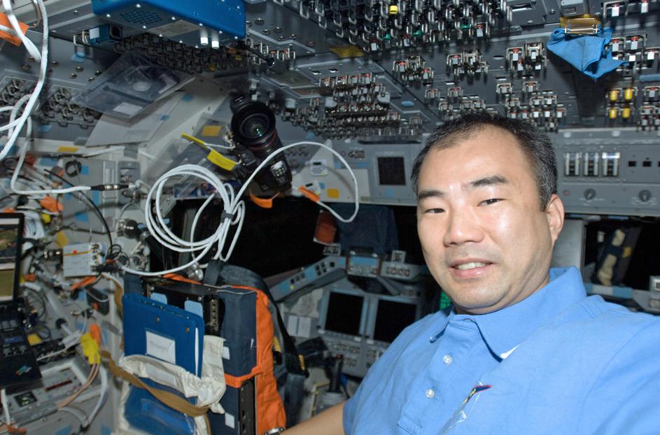 Japonski astronavt Soichi Noguchi je na Twitterju objavil fotografije Zemlje, ki