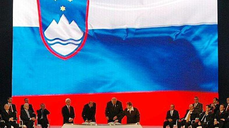 Slovenija je lizbonsko pogodbo podpisala kot 23. država. Katera jo bo ratificira
