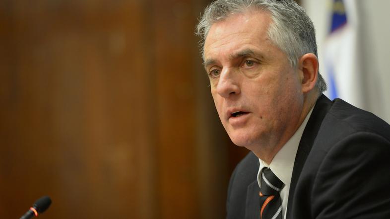 slovenija 25.11.13, Tomaz Gantar, odstopna izjava, odstop ministra za zdravje, M