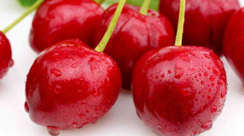 Ko ni sezona višenj in češenj, uporabite vložene, a izberite nesladkane.