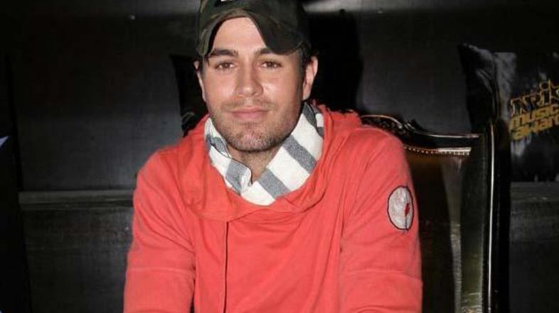 Bizarna darila pevca ne ganejo.