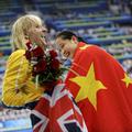 Jessicah Schipper (levo) se je veselila olimpijskega brona na 200 metrov delfin.