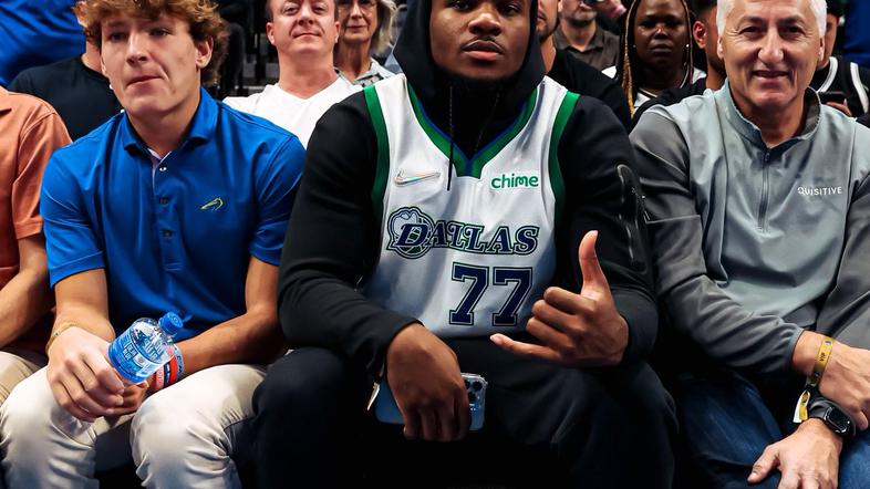 Micah Parsons v dresu Dončića
