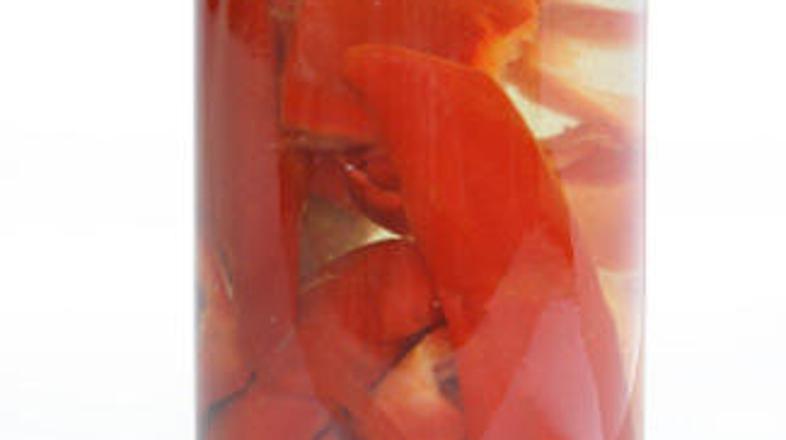 Vloženo papriko pokrijte, medtem ko se ohlaja.