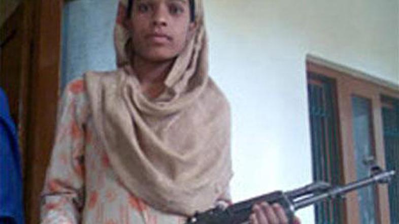 Hčerka indijskega kmeta je razorožila vodjo teroristov, ki je vlomil v njihov do