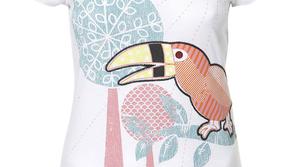 K njej se odlično podajo temne kavbojke.