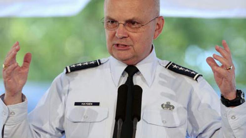 Hayden meni, da je zasliševanje s polivanjem vode ena izmed bolj uspešnih metod 