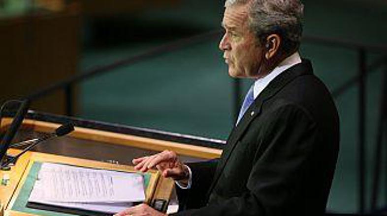 Kadar se ameriški predsednik George Bush v Teksasu pogleda v ogledalo, je ponose