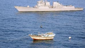 Američani reševali Irance, ki so jih ogrožali pirati v Arabskem morju.