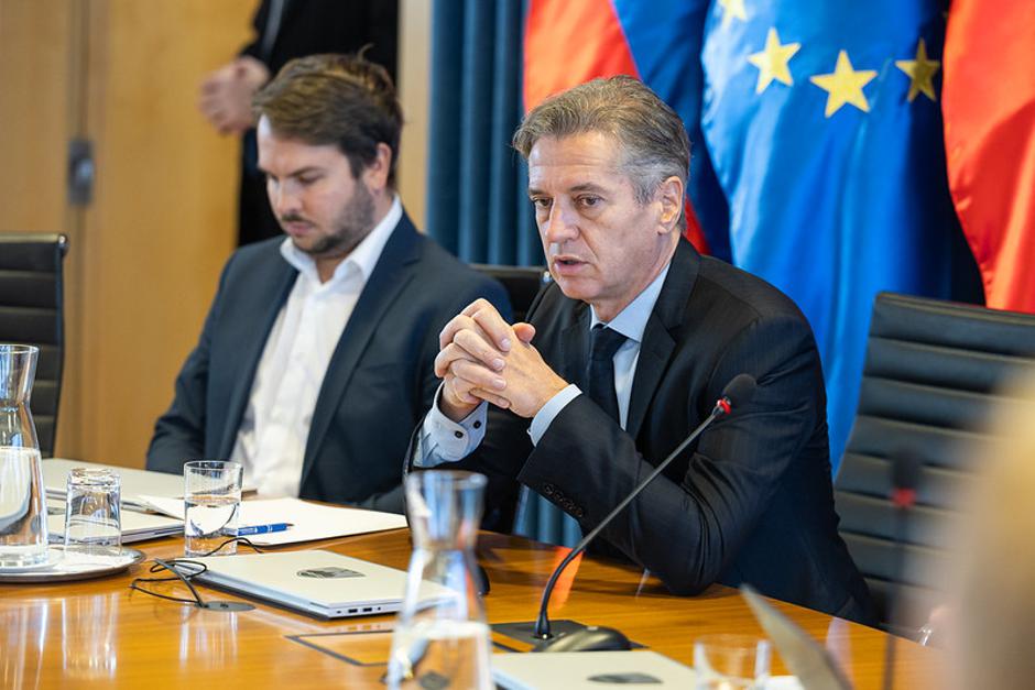 Robert Golob srečanje s predstavniki Šaleške doline, premogovnika Velenje, TEŠ in HSE | Avtor: Žan Kolman/KPV