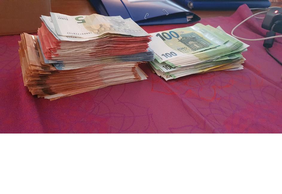 zasežena droga orožje denar