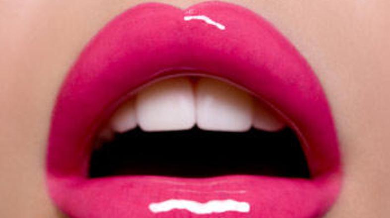 Višji glas pri ženski naj bi veljal za bolj privlačnega.