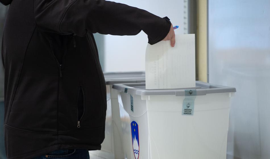 Nova poteza koalicije: Na mizo dali referendum o RTV-prispevku