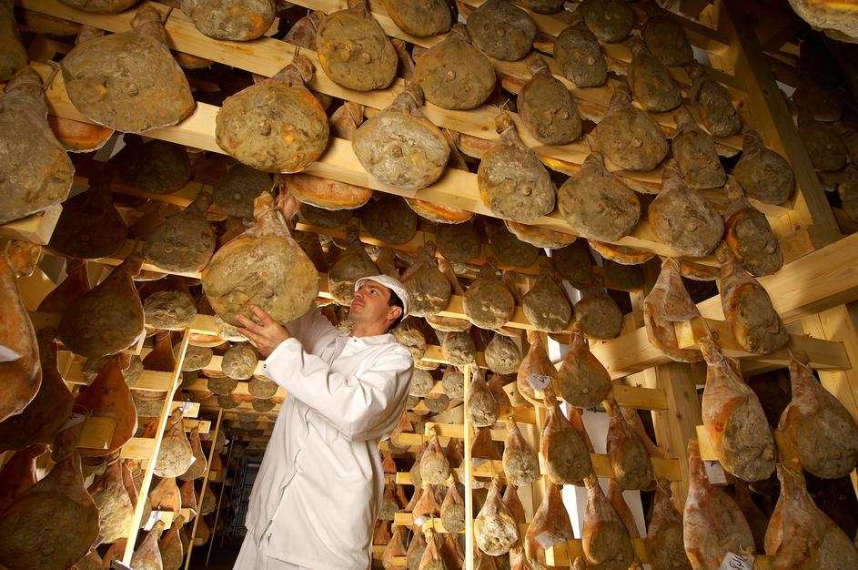 Kras in pravi kraški pršut