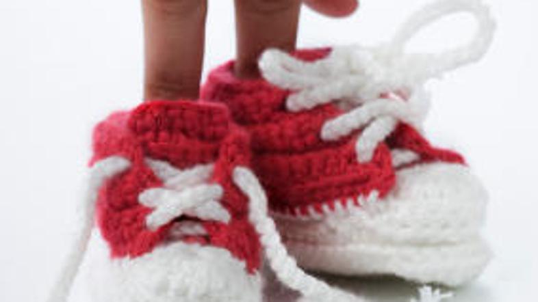 Mislite na otročička v trebuhu.