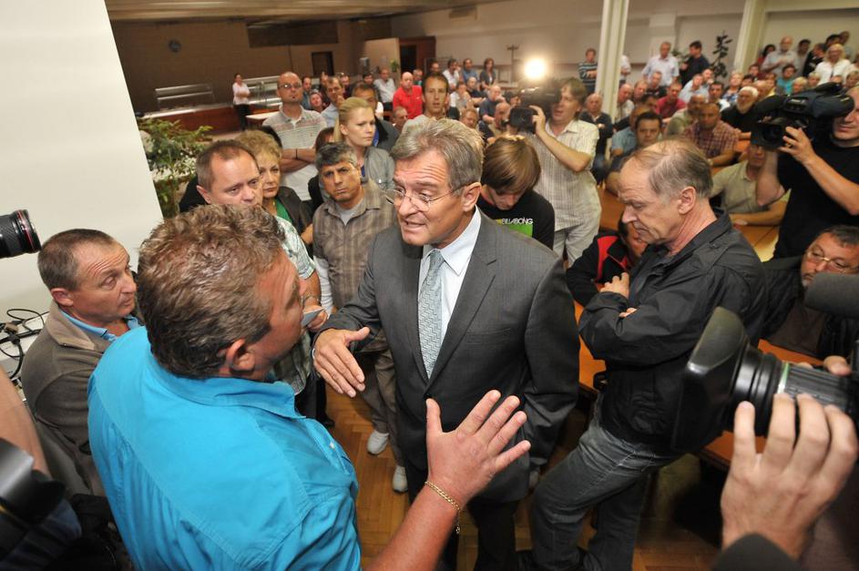 Protest pred Viator & Vektorjem