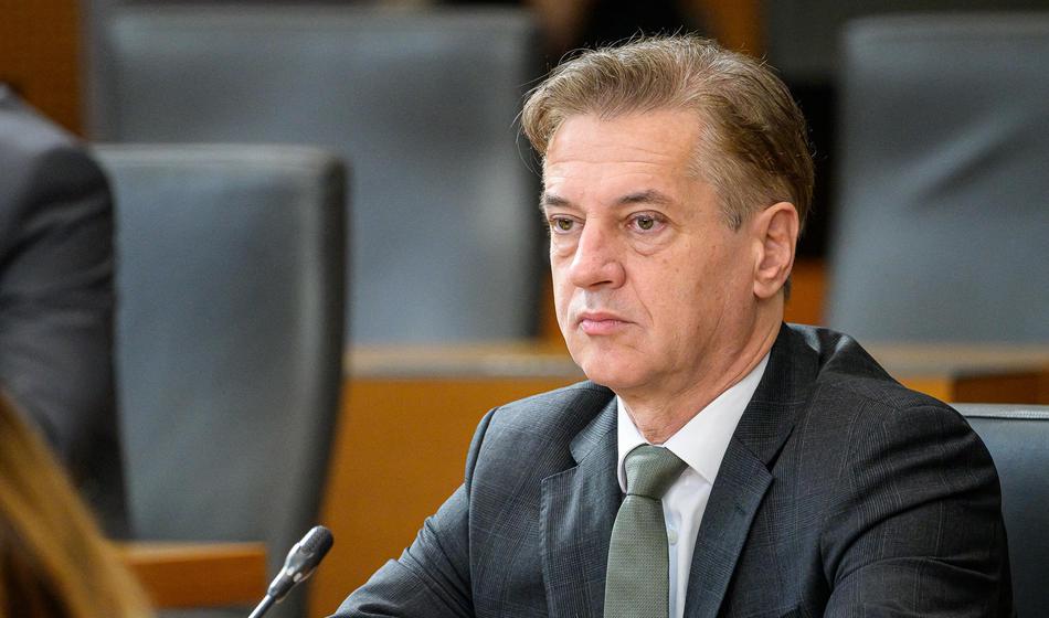 Prva poteza nove vlade razburila Goloba: "Začelo se je"