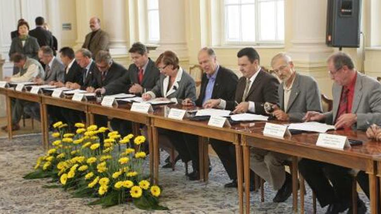 Po mnenju predsednika vlade Janeza Janše je sporazum "odraz zrelosti in učinkovi