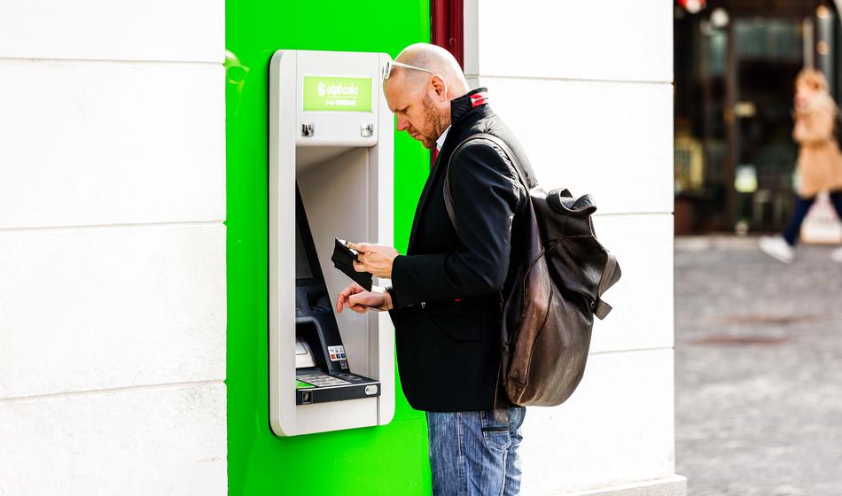 Obetajo se velike spremembe pri dvigu gotovine na bankomatih